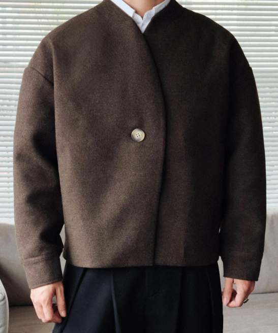 MINIMALIST WOOL COLLARLESS JACKET